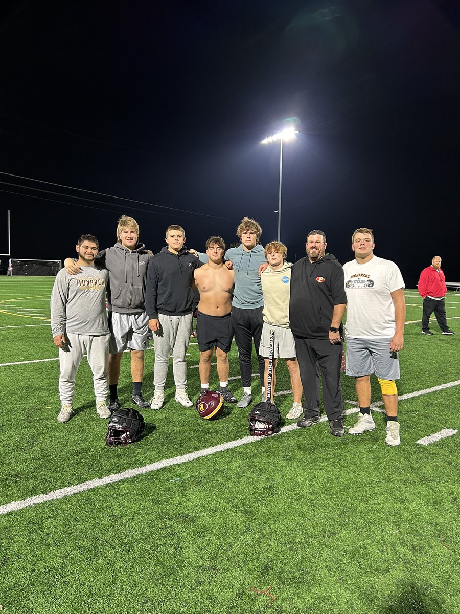 Week 8 King Of The Trenches winner for the Monarch’s is the whole O-Line TE and Fullback these guys helped Payton Prestito set the single game rushing record at the high school.
@PLVfootball @PLVrecruit <a href="/PLPulse/">Papillion La Vista High School</a>