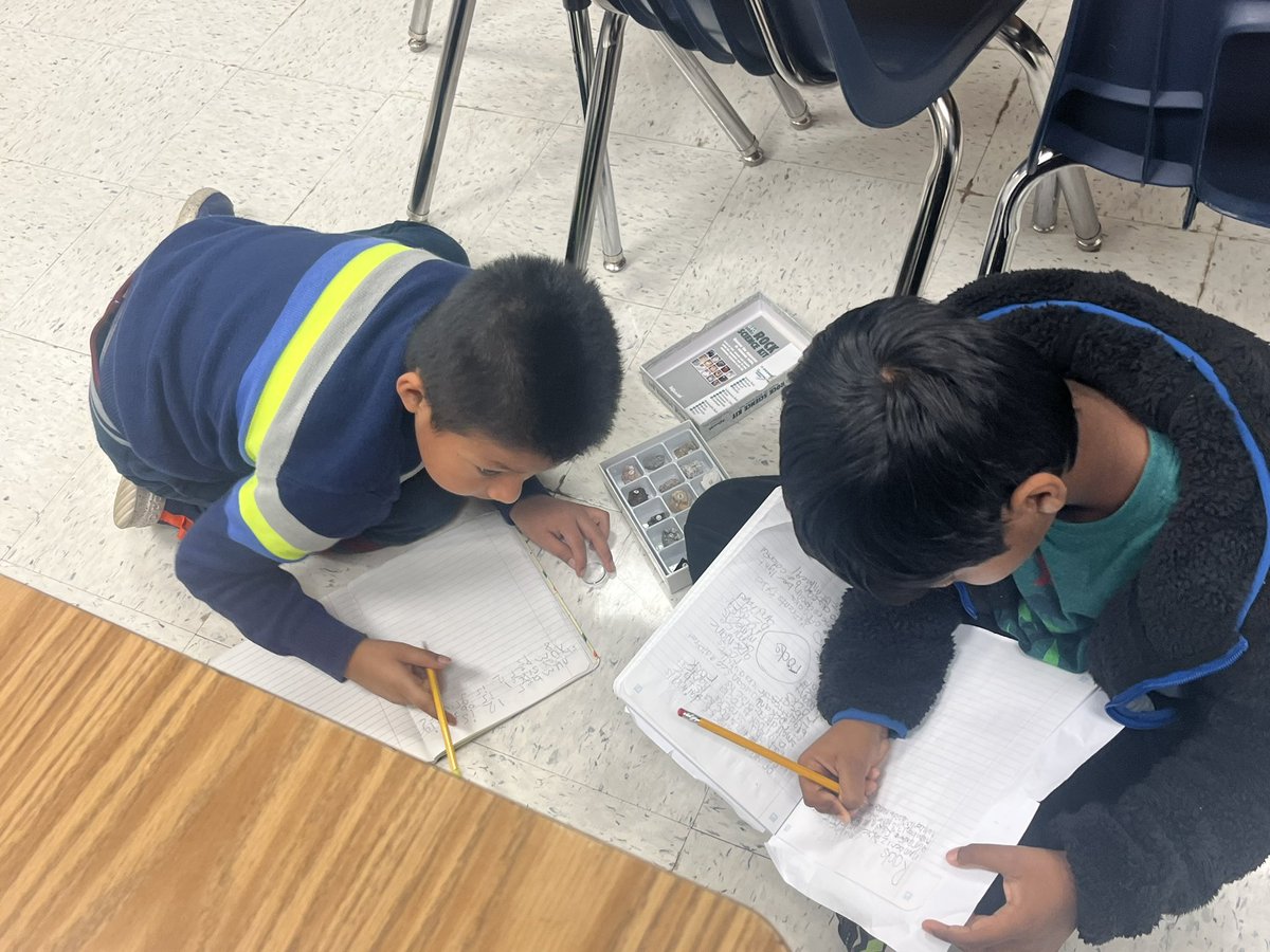 Rocking out in third grade!! 
Third graders making observations of the attributes of different rocks #collaboration #observations #rockstars #growinggreatness #geology #futurescientists