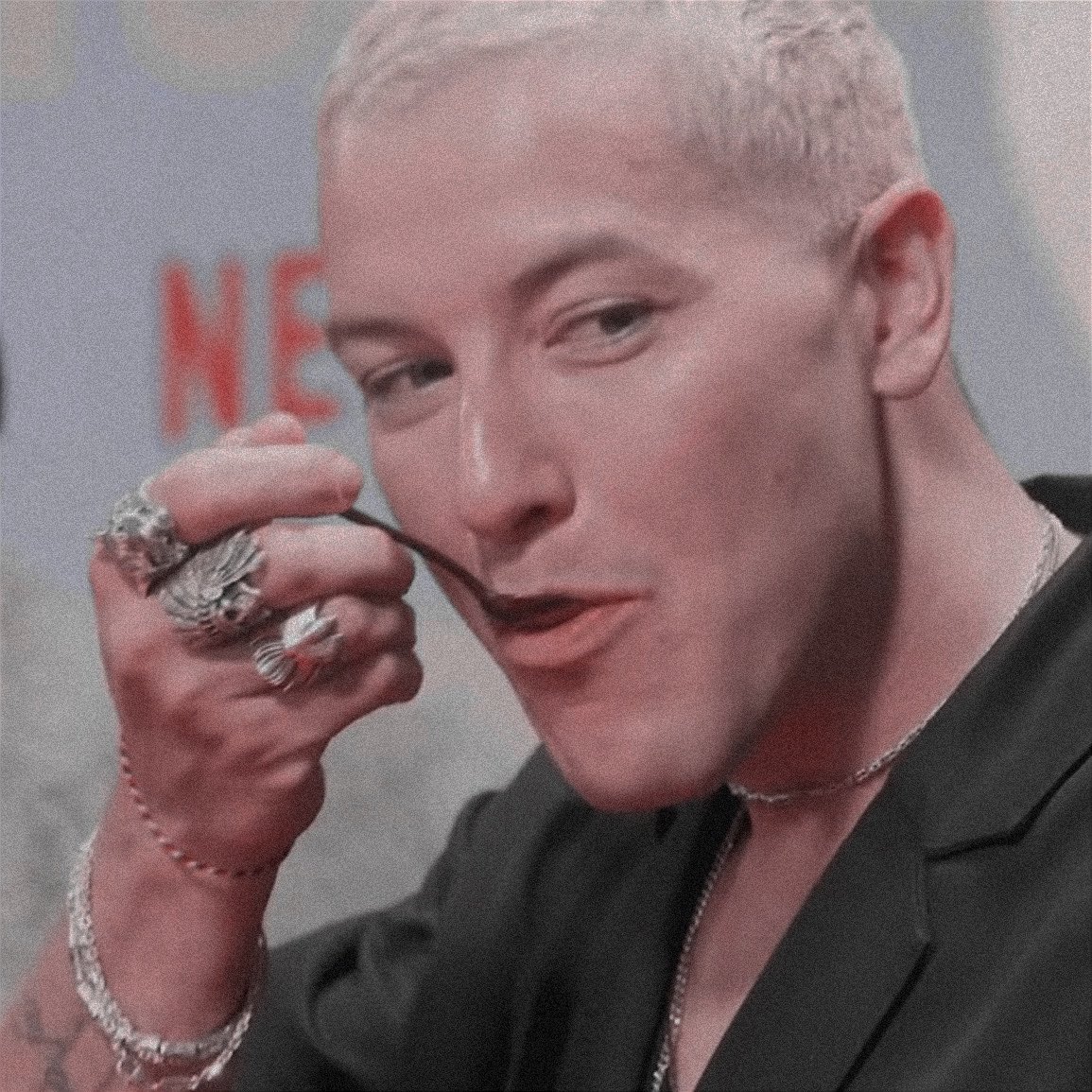 ⠀ 

           “ได้เป็นฝ่ายนั่งรอทานอาหารฝีมือคนอื่นทำนี่ก็ดีเหมือนกันนะครับ — อร่อยมากเลยล่ะ”

      ⠀