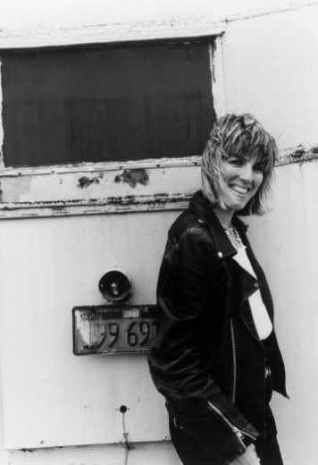 The alluring #LucindaWilliams posing for album cover options with #indie #record label recordings June of 1988 #Venice #California... a tip of the hat towards #Americana movement #folk #blues #songwriter #AlternativeCountry #RootsRock #Louisiana #WritingCommunity ✍️🎸📷🎙️