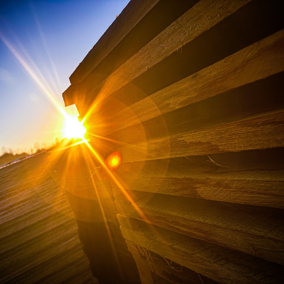 SSStave's tweet image. The Sun rose. The creeks didn’t. Let’s make it a great day!

Enjoy yours while we get your next drink ready.

#bourbon #barrels #wine #stavemill