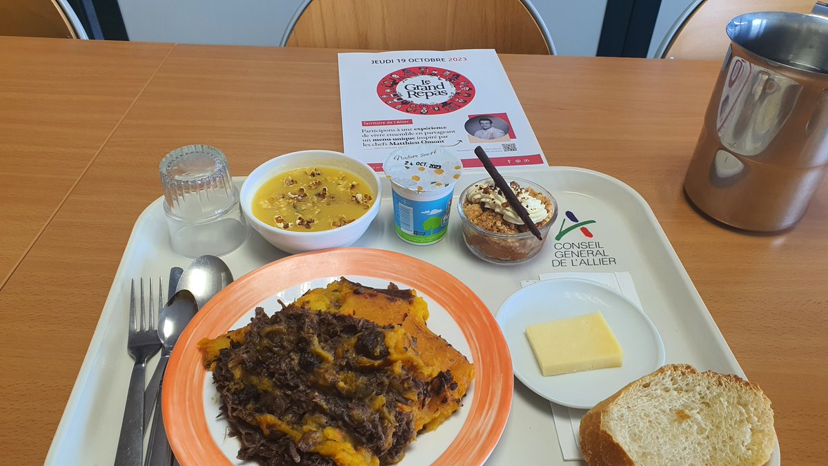 CollegeCluzel03's tweet photo. #RestaurationScolaire
Comme partout en France, le collège a participé à l'opération @AgrilocalFrance "Le Grand Repas" élaboré par des chefs locaux 
Repas très apprécié par les élèves et les commensaux ! 👍
@DSDEN_03 @acclermont @Allierdpt @BenmiloudKarim @claude_riboulet https://t.co/ljTQsDVknP