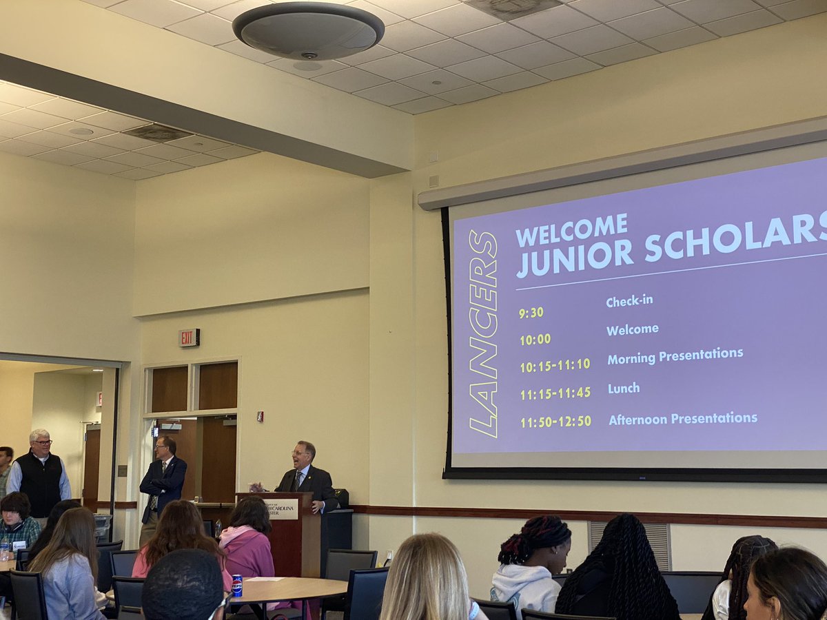 Today our 11th grade Junior Scholars are getting to visit USCL to learn more about college preparation! 🏫🎓🎉 #carrythetorch <a href="/NHS_Trojans/">Northwestern HS</a>