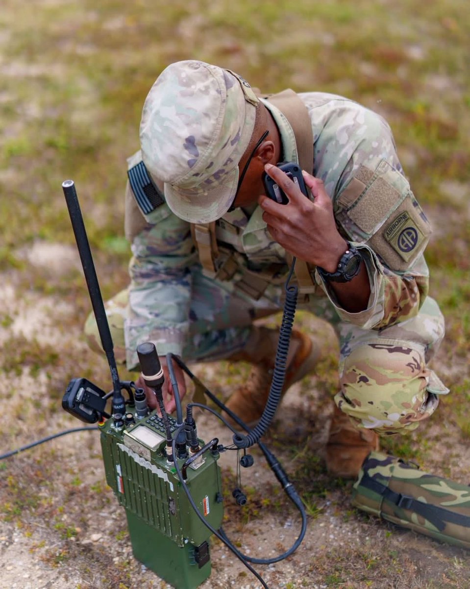 82ndABNDiv's tweet photo. Earlier this week we worked with the MUOS (Mobile User Objective System) to send fire missions across the DZ. Jumpable, lightweight, and lightning fast to set up! It’s another way to show how we stay full engaged and ahead of the fight !!
#TransformingTheDivision #AATW https://t.co/yH0bdiVCOc