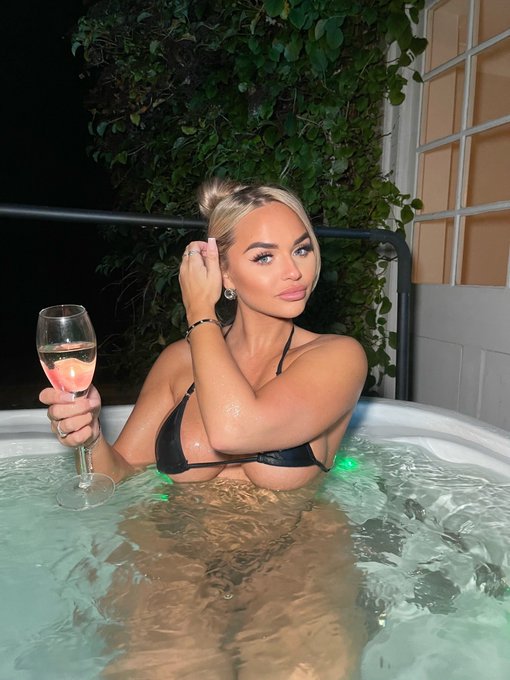 You joining me? https://t.co/4GFTQ5W7dL<a href="/tag/arsenalvliverpool"class="tags"><span>#arsenalvliverpool</span></a>