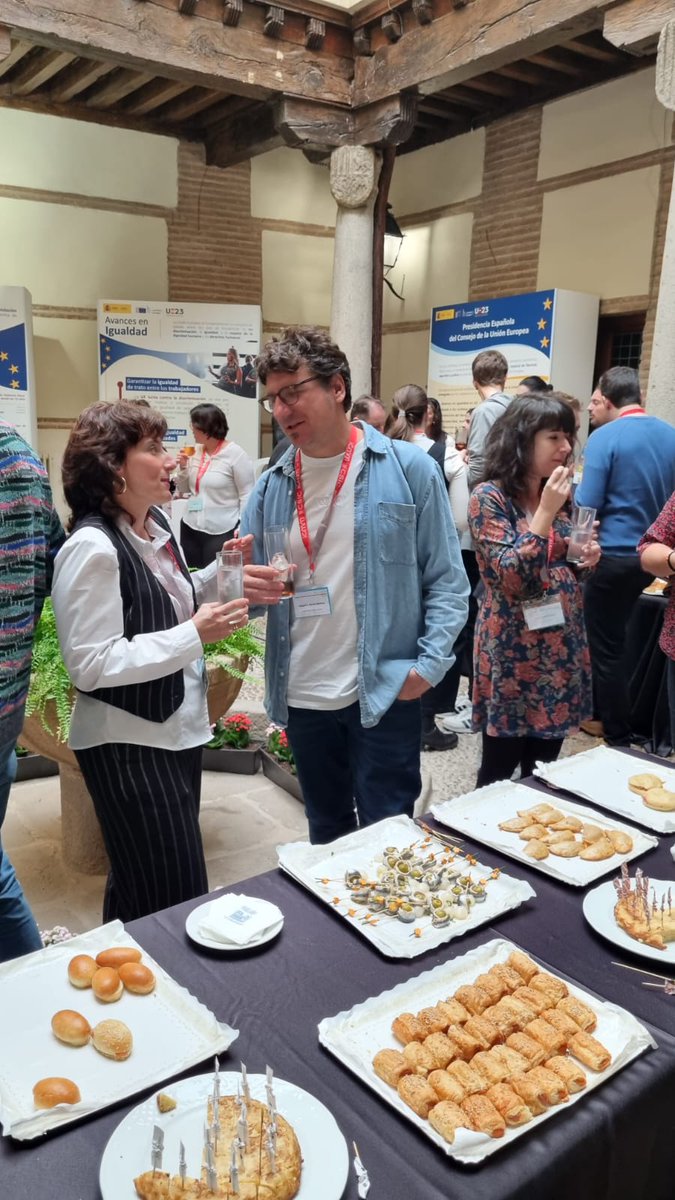 icmm_csic's tweet photo. @UnedSegovia 🤝 No puede haber un buen congreso científico sin su buen almuerzo de networking. Aquí, algunas fotos durante el #VQuimBioQuim en @UnedSegovia https://t.co/TPN7UpNnDq