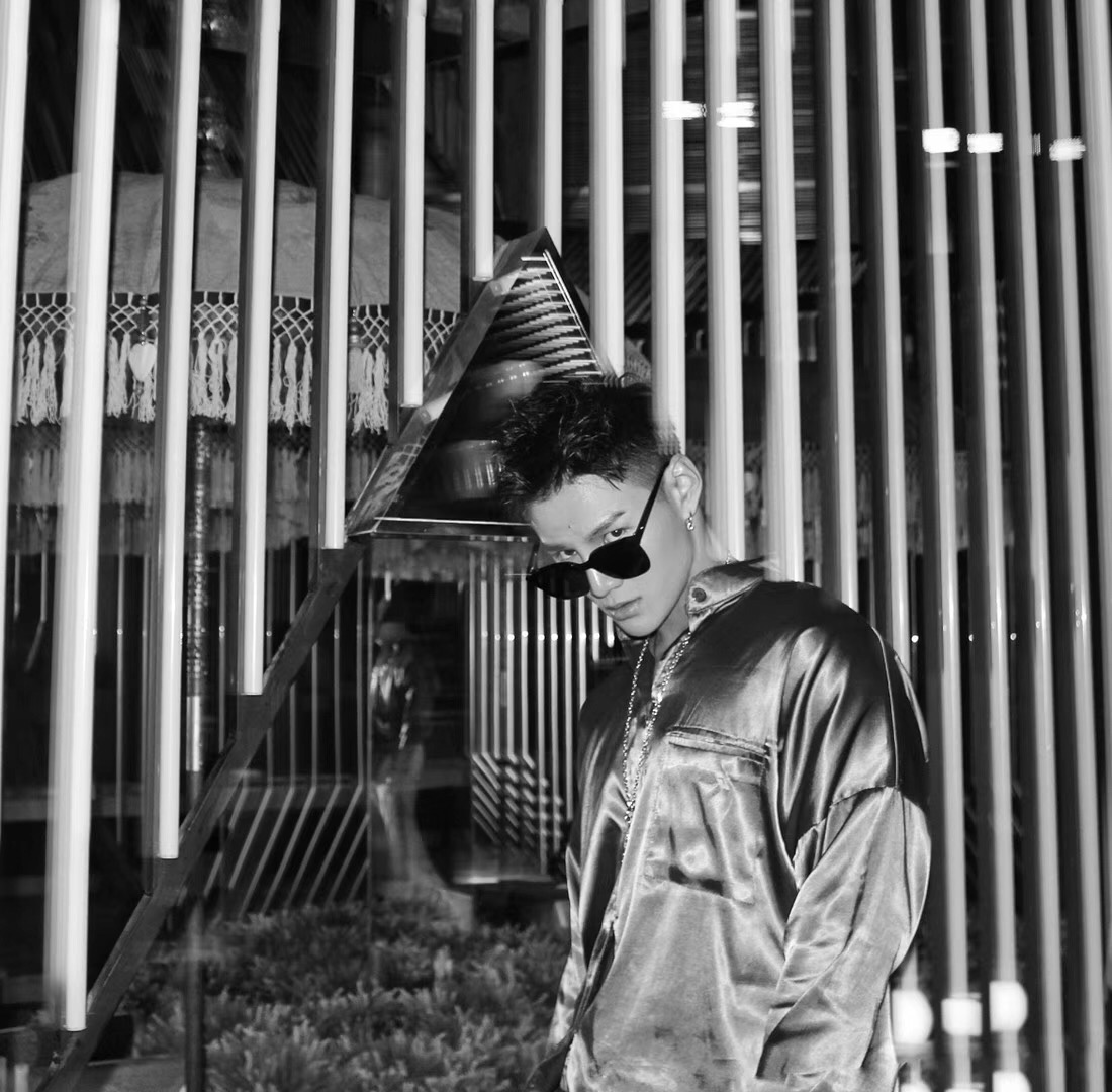 Jason_DZH's tweet photo. Vibe ✌️#blackandwhite #fashion https://t.co/WTmM3IMFEJ