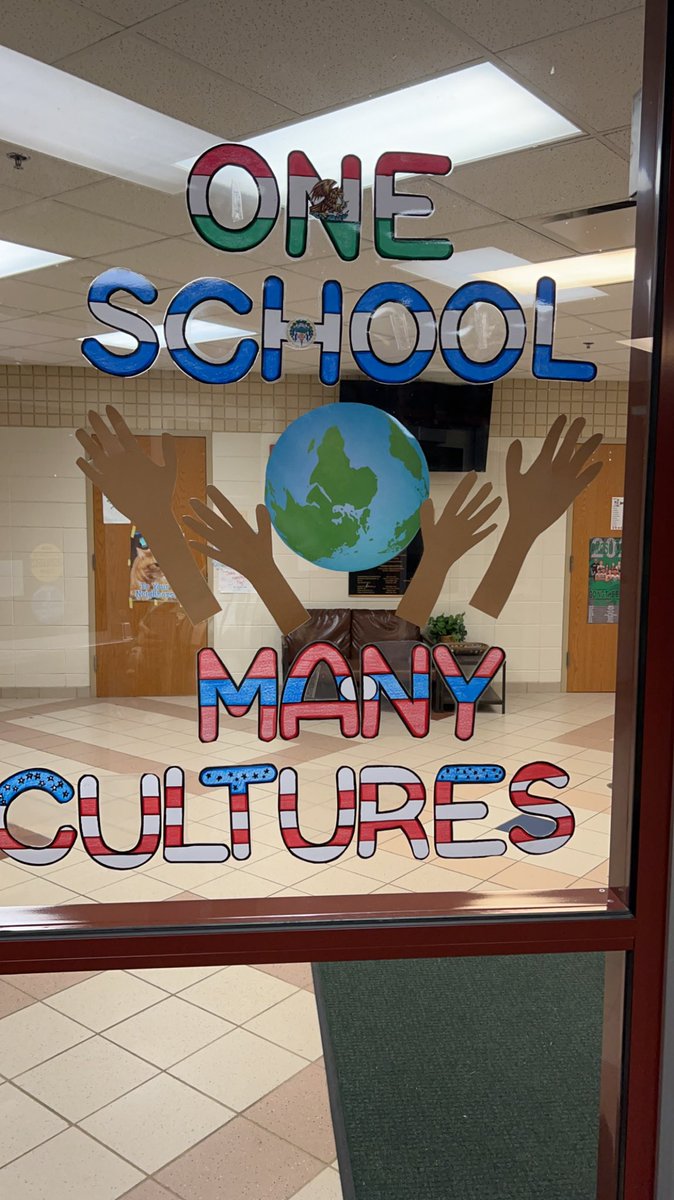 Walking into <a href="/SLESTornadoes/">Storm Lake Elementary</a> and seeing this makes me smile every morning! 💚🌪️💚