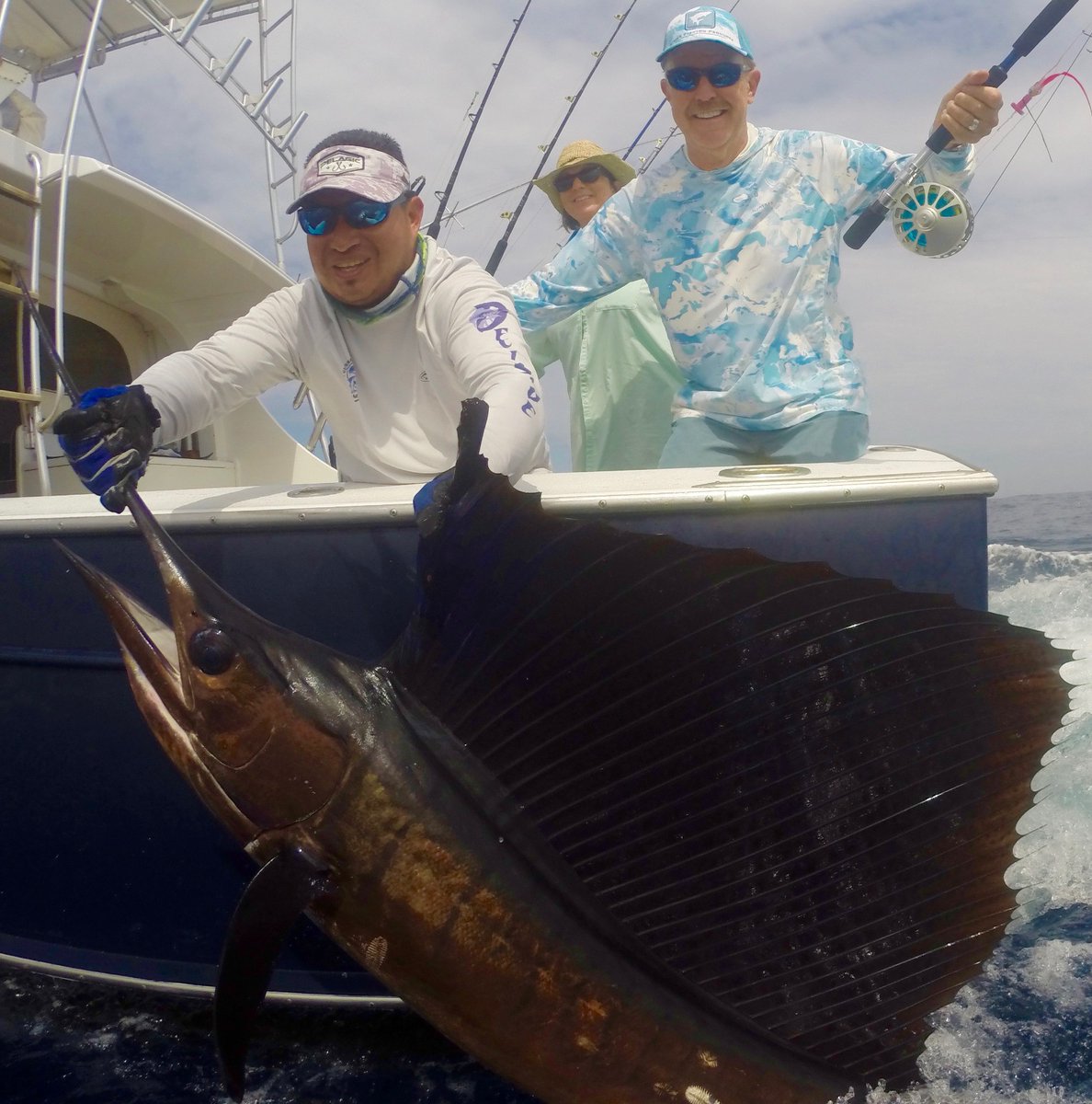 Live the dream on your angling trip during peak seasons, capture epic sailfish catch and release shots that last a lifetime. Plan your next fishing trip in Guatemala
.
.
.
.
.
.
#guatemalanbillfishingadventures #Guatemala  #flyangler #guatemalaimpresionante