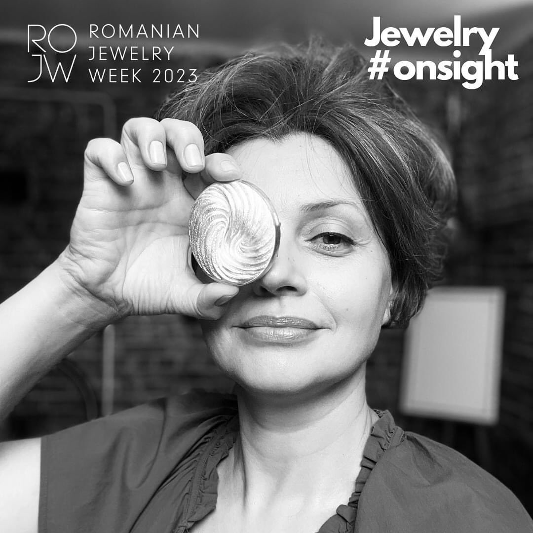 Zoom in on the biggest edition of the ✨2023 Romanian Jewelry Week that took place in Bucharest 🇷🇴 💍
<a href="/BPinetCuoq/">Bernadette Pinet Cuoq</a> awarded the talented <a href="/MarieJianu/">Marie Jianu</a> with the Award for #Excellence in Technique🏅
#jewellery 

▶️More on our website : efjewellery.eu/news/