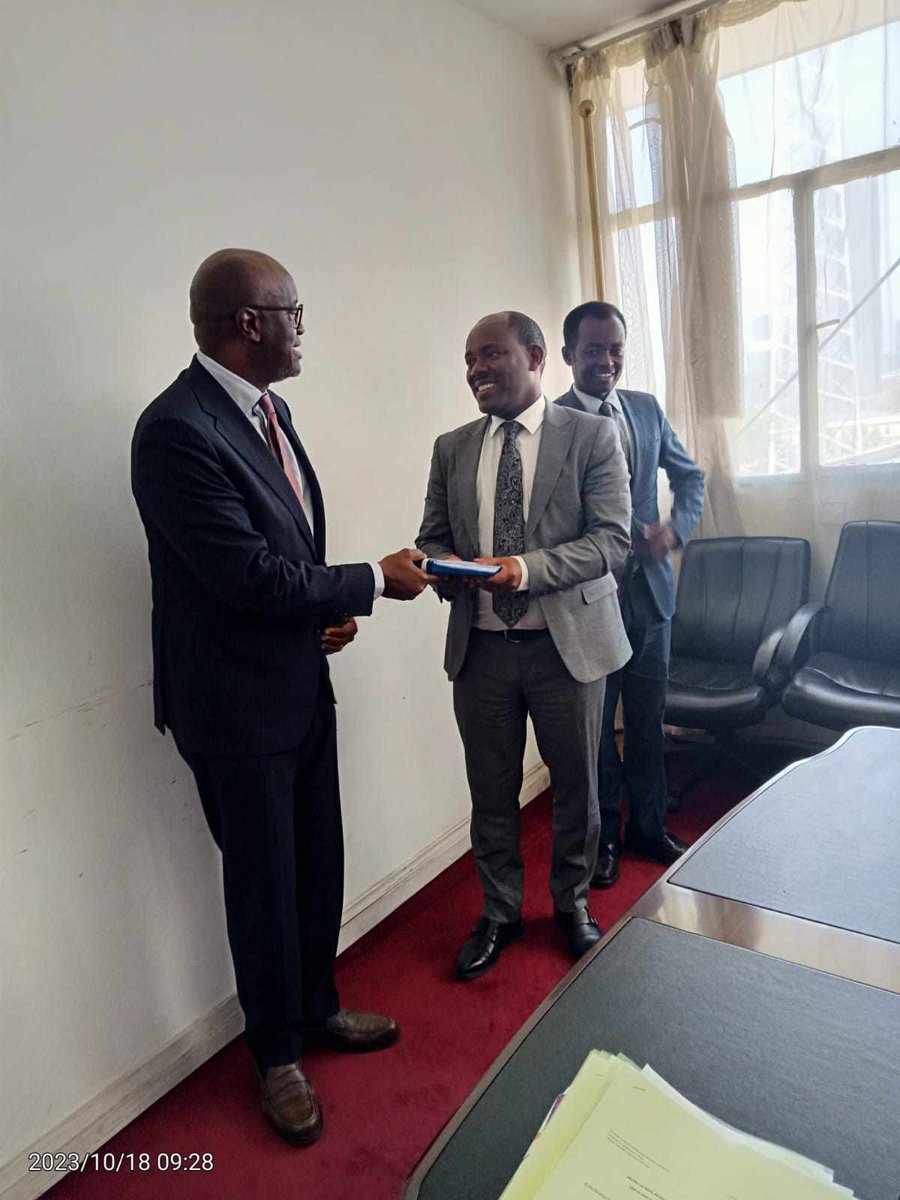 EUtoAU's tweet photo. Fruitful discussions by Mr. Oumar Doumbouya, @Europarl_EN Director for the External Liaison Offices, with @EUAU @PatrickDupontEU &amp; @EPtoAU in #AddisAbaba, with @AbouKampo of @UNICEFHealth, Mr. Gerald Mitchell of @UNOAU &amp; Mr. Eskinder Yirga from @mfaethiopia 
#AUEU https://t.co/brr5IaWA3e