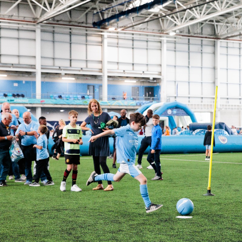 ManCity's tweet photo. Bring the family to our Kids Fanzone this weekend 🙌

⚽️ Football games
🤩 Competitions and giveaways
🏆 Chance to see the trophies
🩵 Meet the Moonies
➕ Much more! 

Claim your free ticket 👇
