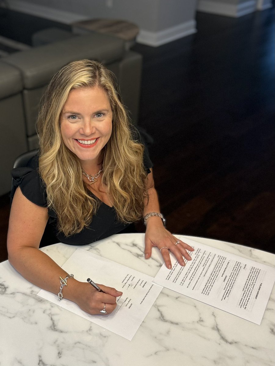 Allyson Apsey (@allysonapsey) on Twitter photo Big news! I am thrilled to be co-authoring a new book with <a href="/gcouros/">George Couros</a> titled, “What Makes a Great Principal”. You can get a sneak peak of one of the domains we have identified in this post by George: buff.ly/3M5bU9L. This will be a unique book full of clarity on what is Big news! I am thrilled to be co-authoring a new book with <a href="/gcouros/">George Couros</a> titled, “What Makes a Great Principal”. You can get a sneak peak of one of the domains we have identified in this post by George: buff.ly/3M5bU9L. This will be a unique book full of clarity on what is