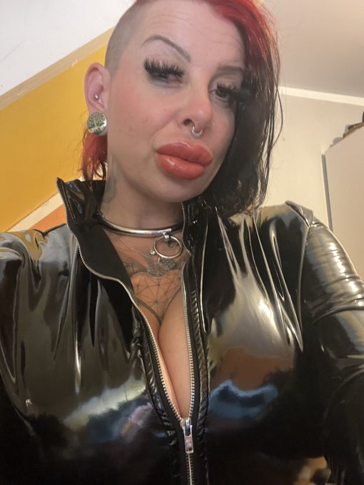 Heute Abend nicht verpassen!!! Ort der S&uuml;nde!!! Wann: 22 Uhr!!! Wo: @duunu_tv https://t.co/TGkHMXX3T<a href="/tag/sugardaddy"class="tags"><span>#sugardaddy</span></a><a href="/tag/toyboy"class="tags"><span>#toyboy</span></a>