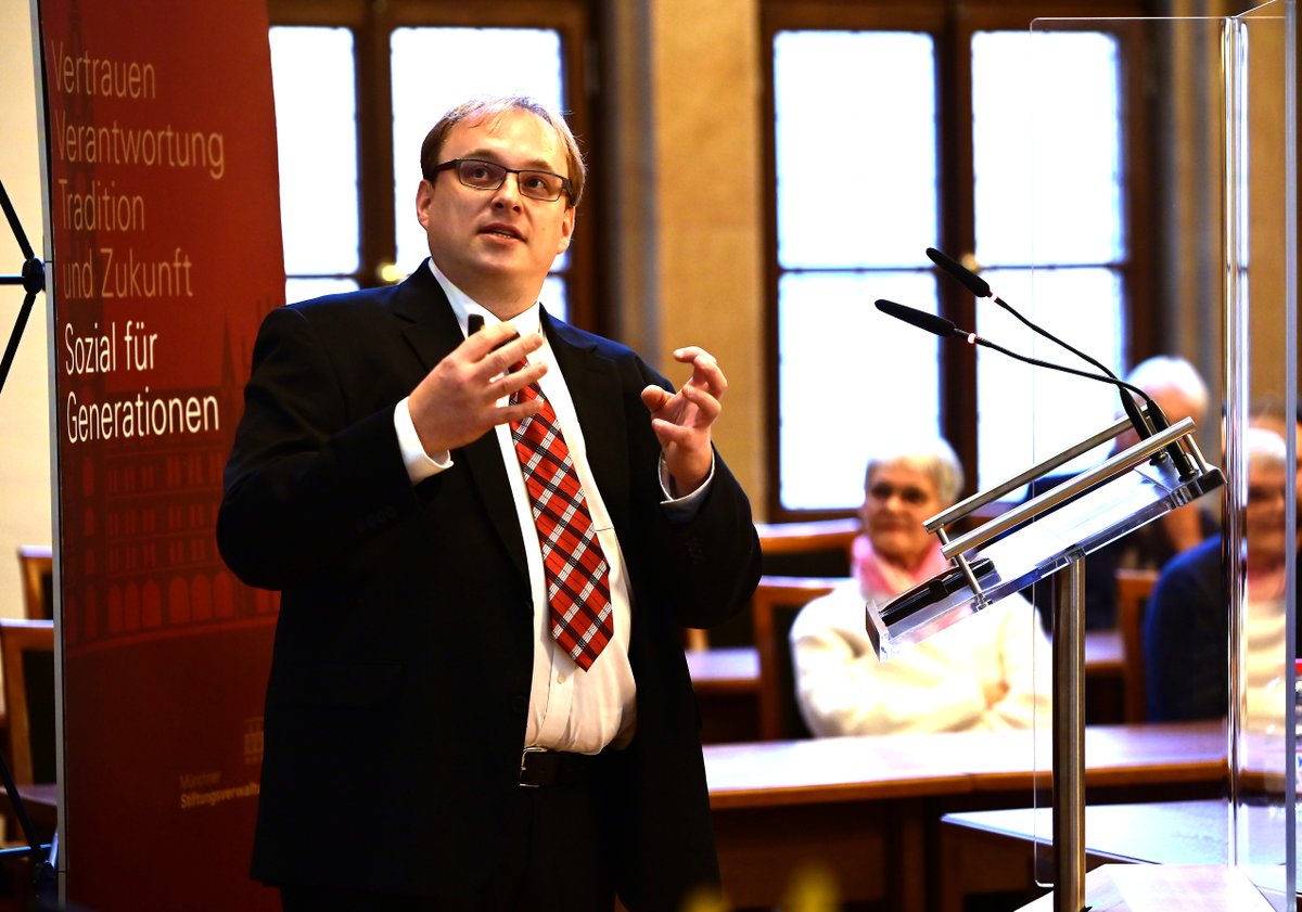 Stadt München (@stadtmuenchen) on Twitter photo Professor Sebastian E. Winter ist für seine bahnbrechenden Arbeiten auf dem Gebiet „Das Mikrobiom des Darms – von innovativer Funktionsanalyse zu Interventionen“ mit dem Pettenkofer-Preis 2023 im Rathaus ausgezeichnet worden. 
➡️ Infos und Fotos fcld.ly/k48x7ui Professor Sebastian E. Winter ist für seine bahnbrechenden Arbeiten auf dem Gebiet „Das Mikrobiom des Darms – von innovativer Funktionsanalyse zu Interventionen“ mit dem Pettenkofer-Preis 2023 im Rathaus ausgezeichnet worden. 
➡️ Infos und Fotos fcld.ly/k48x7ui