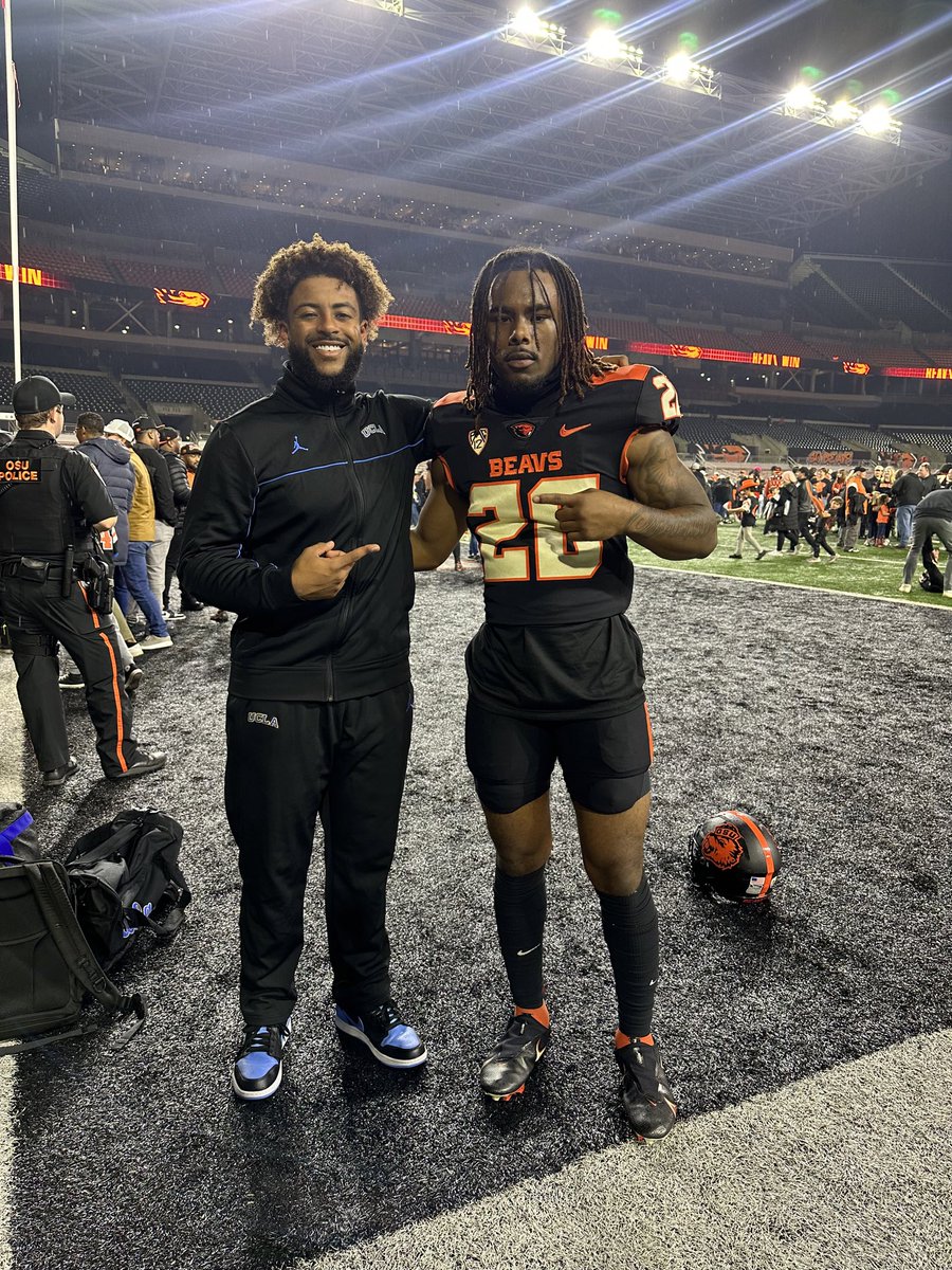 Man it is great to get text messages from our next level hippos out there doing big things!!!!!  <a href="/Jai_Lambert2/">J2🖤🌟</a> and <a href="/ChaseQB11/">Chase Griffin</a> keep up the great work representing Hippo Nation!!! Proud of y’all!!!