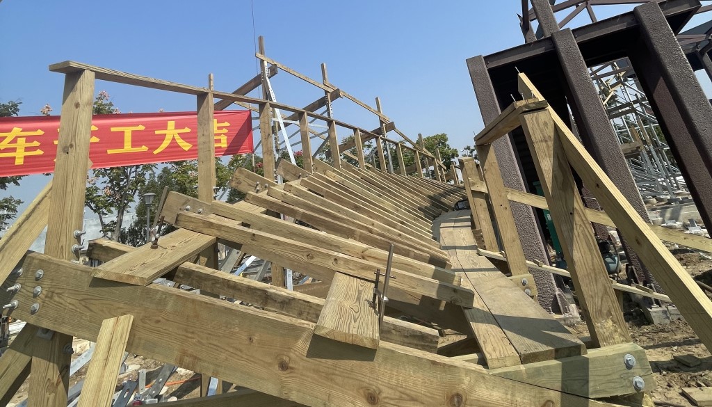 Blooloop's tweet photo. Great Coasters International reveals groundbreaking hybrid coaster. https://t.co/a92ibZ7BSx https://t.co/yvYluBgh1m