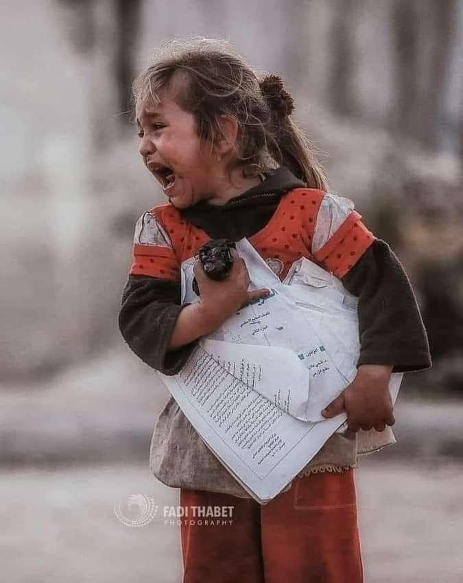 BaselSharawi's tweet photo. عزيزتي الصغيرة أتمنى بعد كل  هذا التشبث بكتابك ألا تجدي في أول صفحاتة “ إن العرب إخوة “ حتى لا يضيع عمرك في كدبة https://t.co/0uKkaZrPAQ