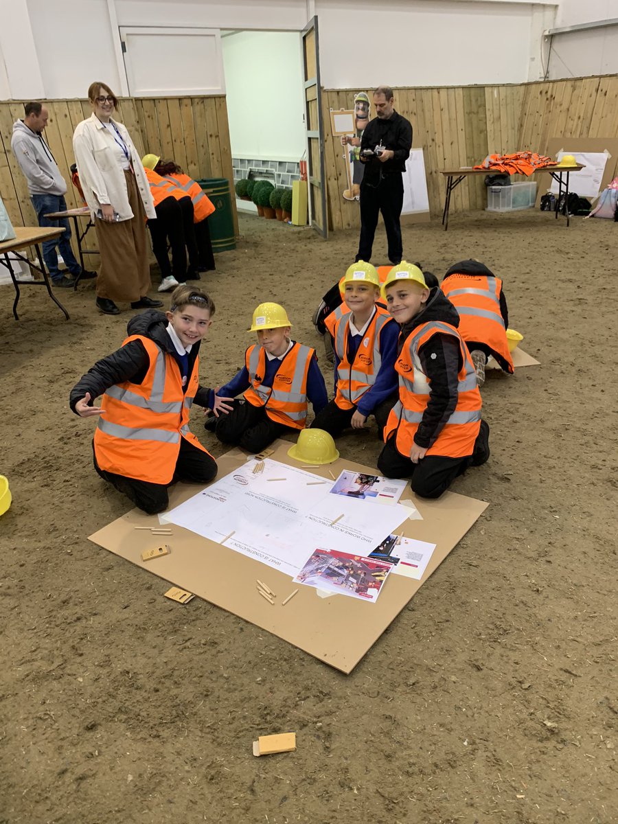 childrensuni's tweet photo. What an amazing start @BroadacreSch are having at Foundations Live @BishopBurton. Thank you so much @hobsonporter for facilitating this fantastic experience. #foundationslive https://t.co/RRdLUPTWzx
