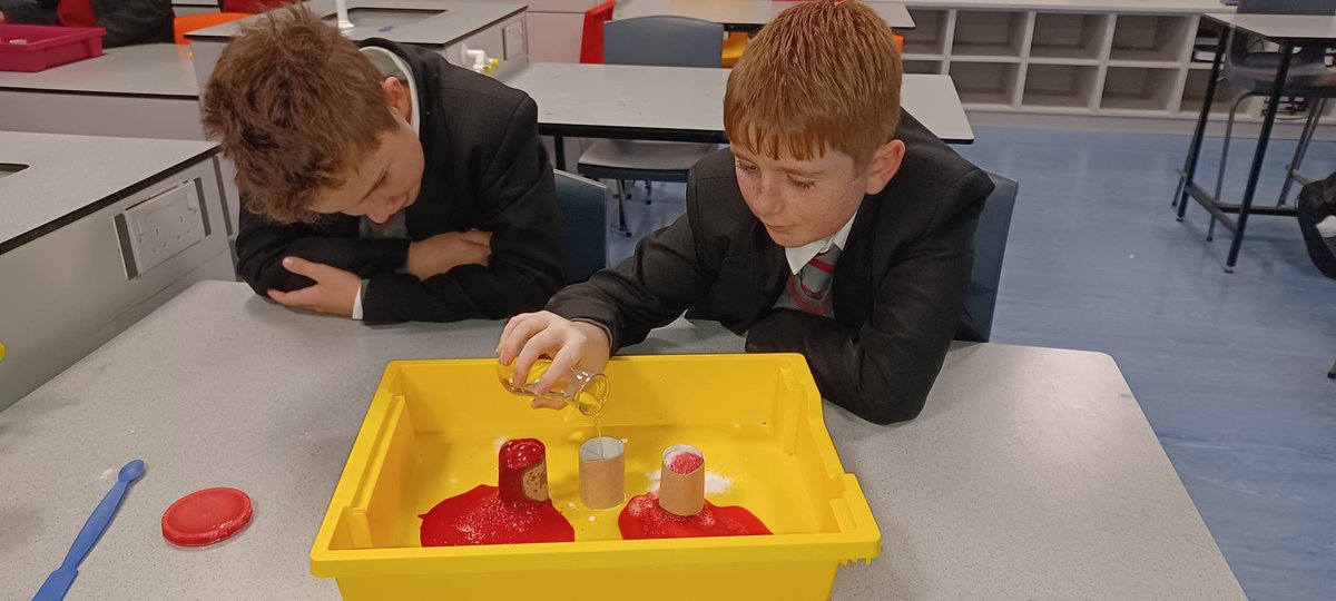 ClaregalwayColl's tweet photo. Ms Mahoney: This week in Science Club we made volcanoes π
#CBCScienceClub https://t.co/lngs3ciAlC