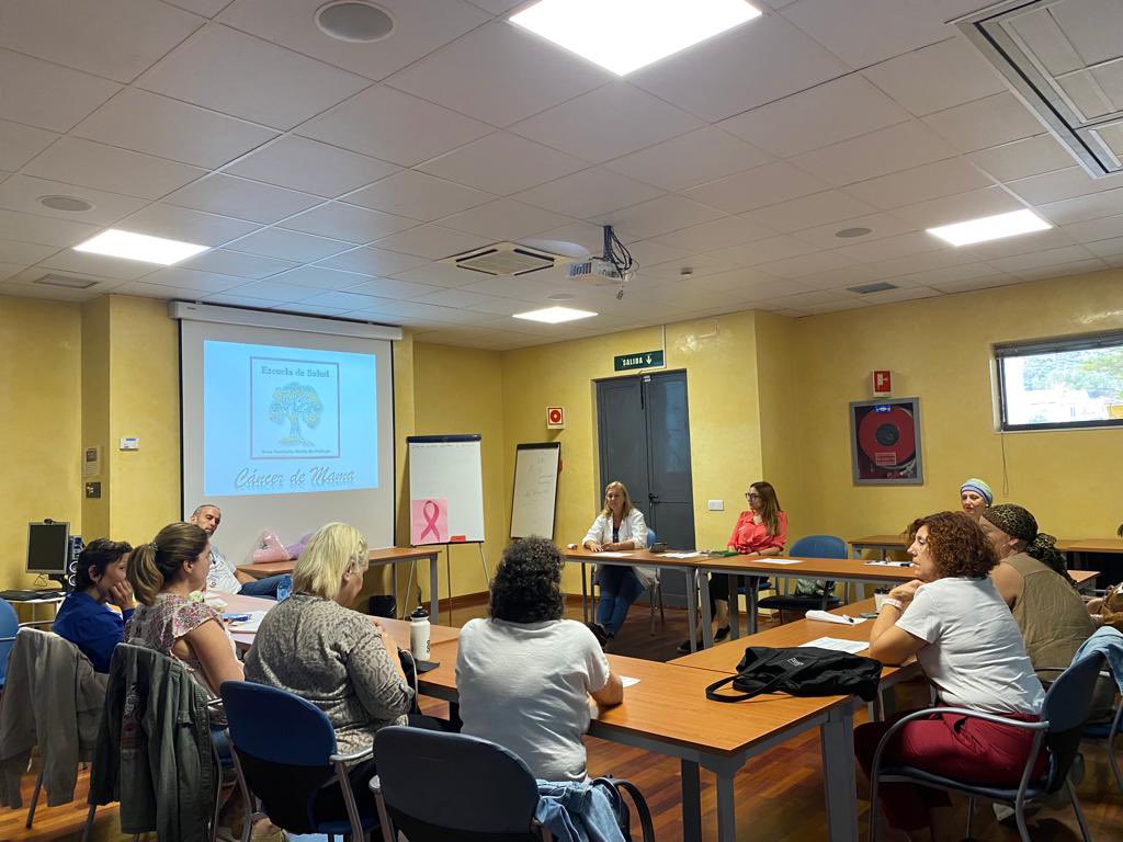 SaludNorteMalag's tweet photo. En la #EscueladeSalud del #ASNM, no se nos ocurre una manera mejor de celebrar el Día Internacional contra el Cáncer de Mama, que comenzando una nueva edición de la Escuela de Salud de Cáncer de Mama en el Hospital de Antequera. #ApoyoYEsperanza #EscuelaDeSaludCáncerDeMama 🌸🤝 https://t.co/PXHQ4YgUZ0