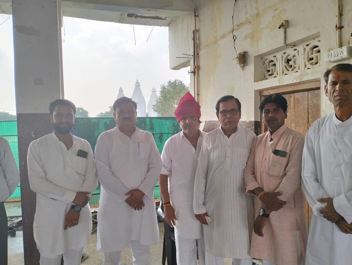 RCDBiaora's tweet photo. आज ग्राम मलावर में श्री शिवनारायण कैलाश नारायण जी गुप्ता के यहाँ पगड़ी कार्यक्रम में सम्मिलित हुआ ।

#biaoravidhansabha #biaoracongress #vidhansabha161 #CongressParty #MpCongress #rajgarhcongress https://t.co/SjVK77LnHv