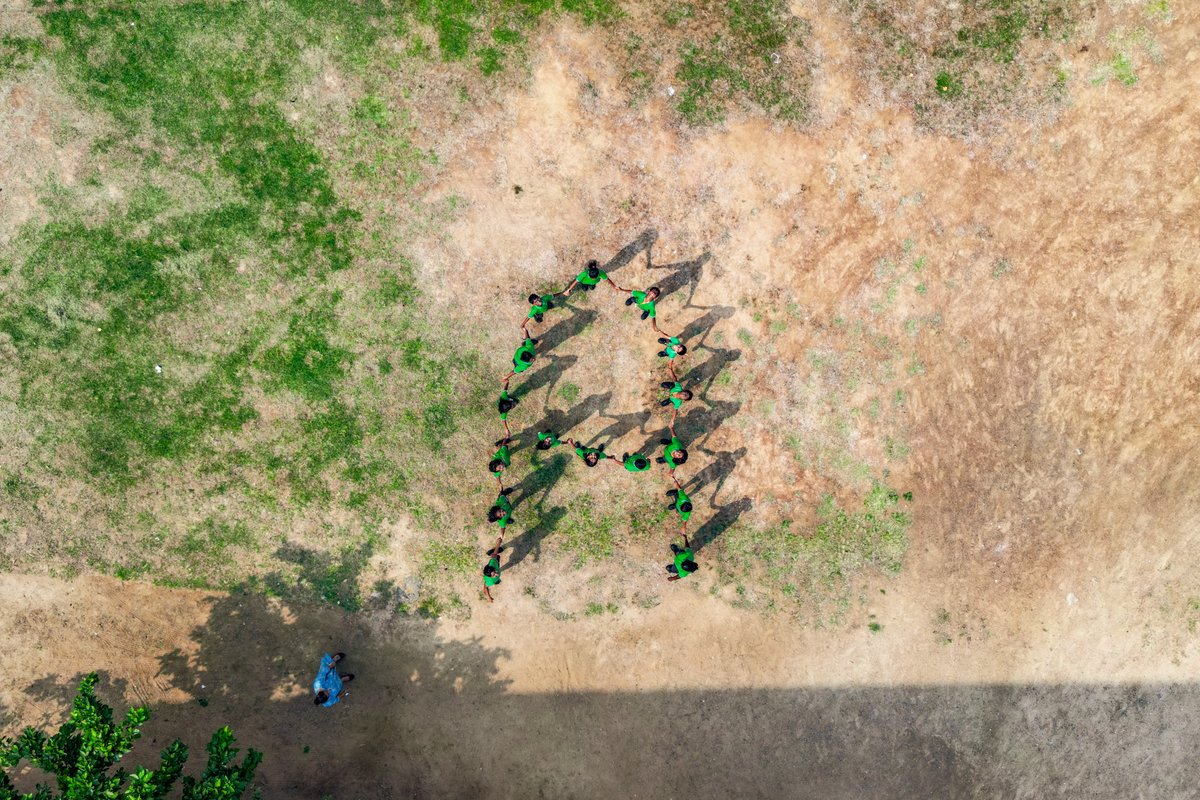 akshar_arbol's tweet photo. #throwback to the time when our Grade 4 Students learned about Photography from our Parent Volunteer Mr @badriclix
#photography #photographylife #tbt #throwbackthursday #ib #ibpyp #pyp #pypschool  #ibpypschoolchennai #firstibpypschoolinchennai #admissionsopen #NurturingYoungMinds https://t.co/DhxNIEQMdw