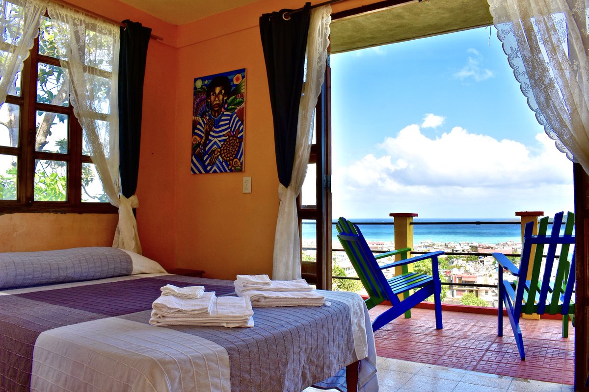 A room with a view... (OK, correction: a room with a balcony and a great view.) 😊🏝️🌅😎🇨🇺 👉 villaparadisobaracoa.com/en/about-bed-b… #Baracoa #ARoomWithAView #SustainableTourism #ResponsibleTourism #Guesthouse