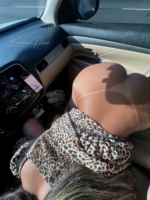 Algu&eacute;m adivinha o que eu estava fazendo? 😈🔥 https://t.co/e5RHsVyz72