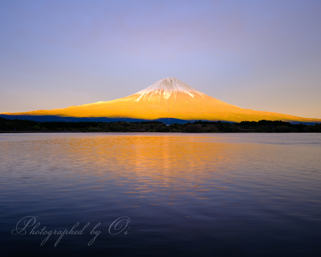 これは現実か？と目を疑った光景。 富士山が黄金に光っていました。。 #富士山