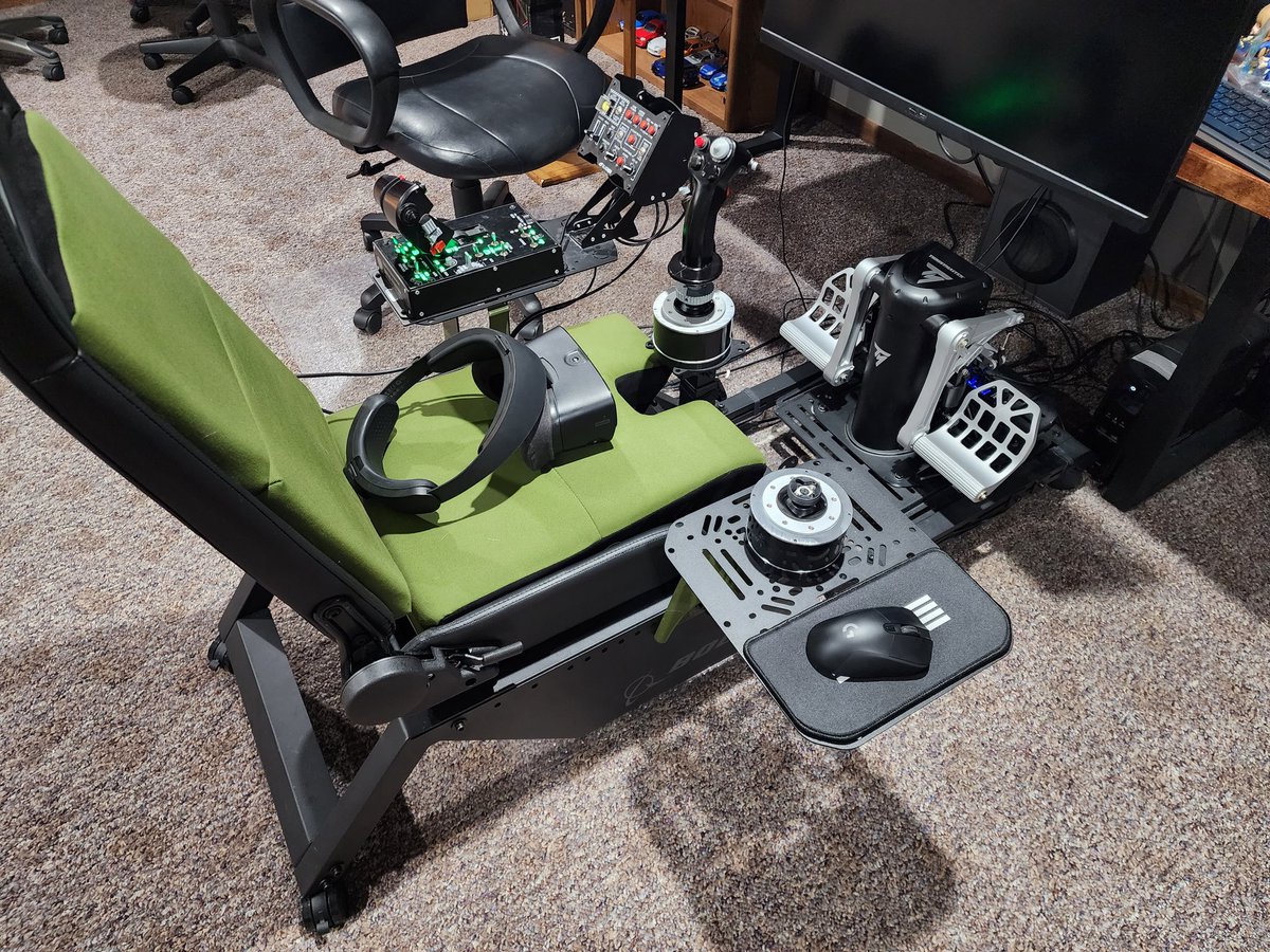 UnfocusedTech's tweet photo. @nextlvlracing any plans on making a new mounting plate for the Boeing Flight Cockpit that fits the Thrustmaster Viper TQS Mission Pack? I can only get two holes to line up on the current plate. https://t.co/M9Ut9gunoB