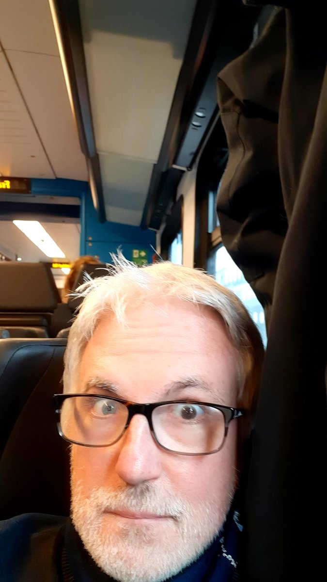 Unterwegs zur #fbm und dem diesjährigen #BuCon. Ich freue mich auf tolle Tage voller Bücher und Buchmenschen. Wir sehen uns!