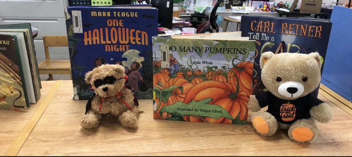 THEGoMustangs's tweet photo. Our Mustangs get SO excited with each new library display set up by our fabulous librarian, Mrs. P!
Check out this month’s 👻spooky👻 selections and student favorites! #MustangWay #rcLEAD https://t.co/puFEUGEIeL