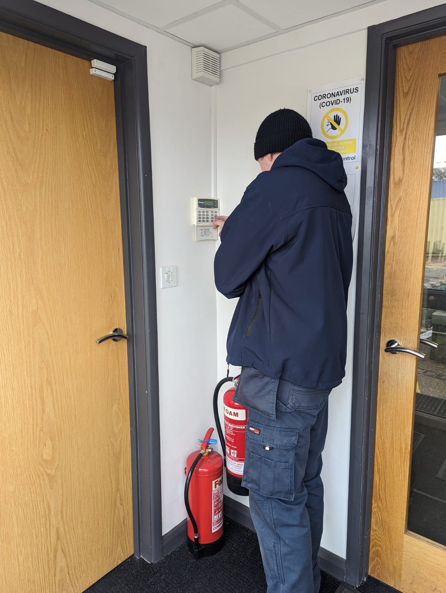 BSASecAndFire's tweet photo. The weather may be on the turn but our engineer's are fully prepared (already wearing their winter head wear 😄)Attending to a breakdown today.
.
If you or your company need us feel free to call our office: 01502 564499 ☎️
.
#securitysafetyexcellence #supportlocal #suffolk https://t.co/90kZ5xc16q