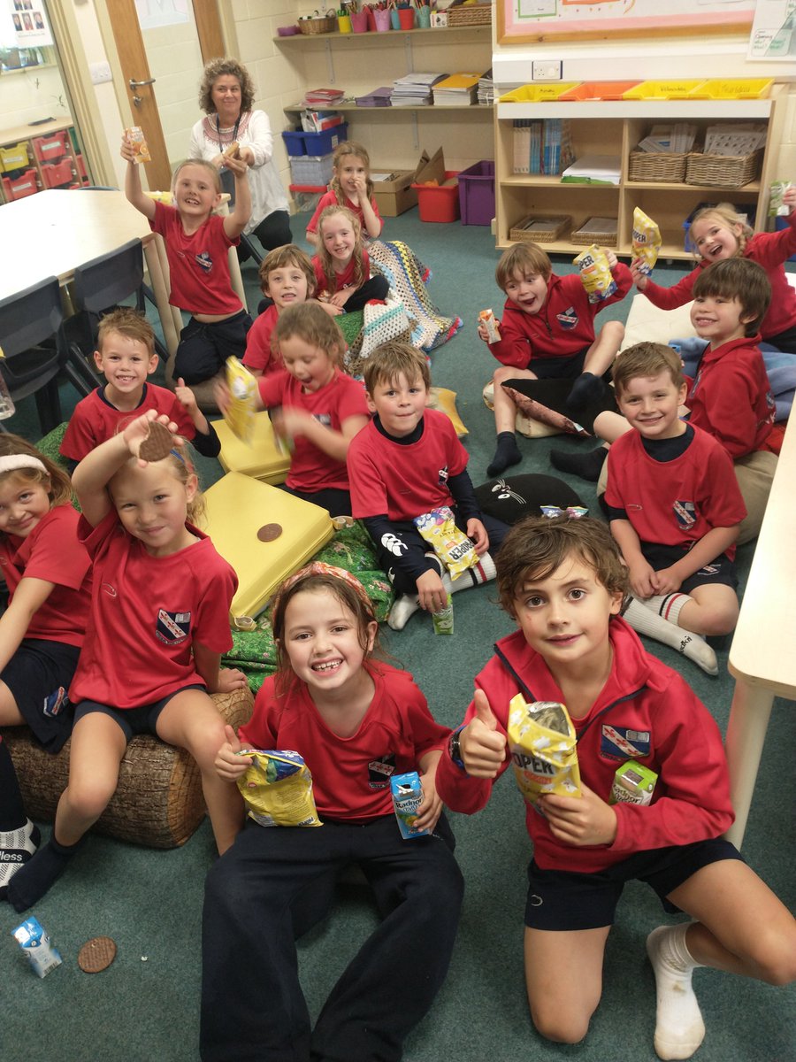 MonktonYear2's tweet photo. As a reward for working hard, displaying kindness towards their classmates and having an amazing enthusiasm for learning Year 2 had a Movie Afternoon! Shoes were taken off, beanbags were taken out, popcorn was munched and a film about meatballs was enjoyed! Well done Year 2!! https://t.co/nsr9YxkXxe