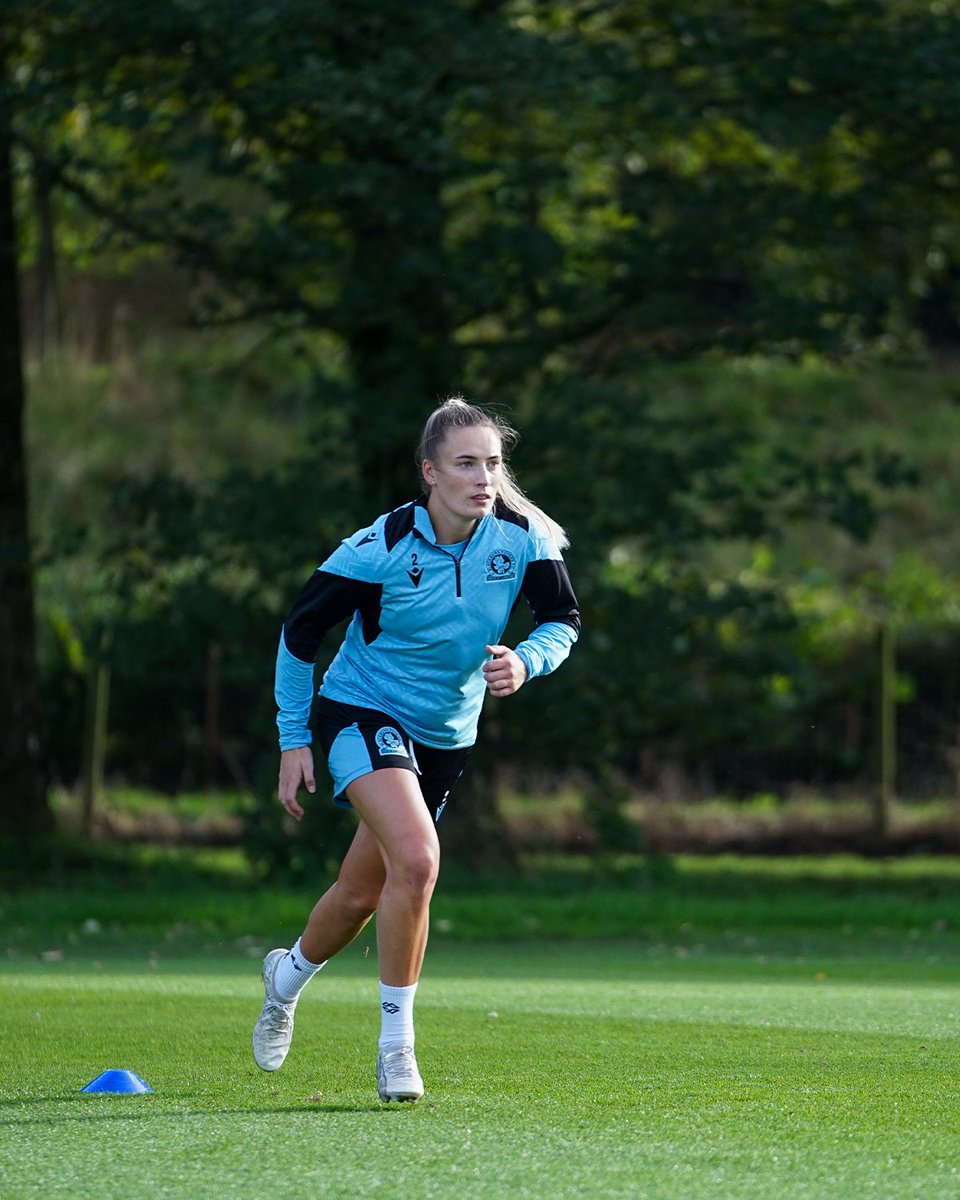 Putting in the hard yards. 💨

@NiamhMurphy_3 | #Rovers 🔵⚪️