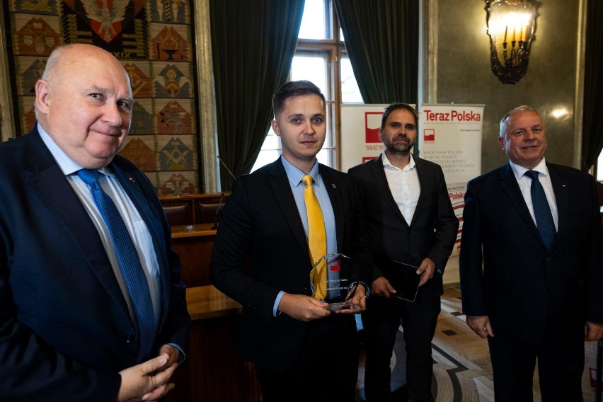 Krzysztof Pyrc tweet media