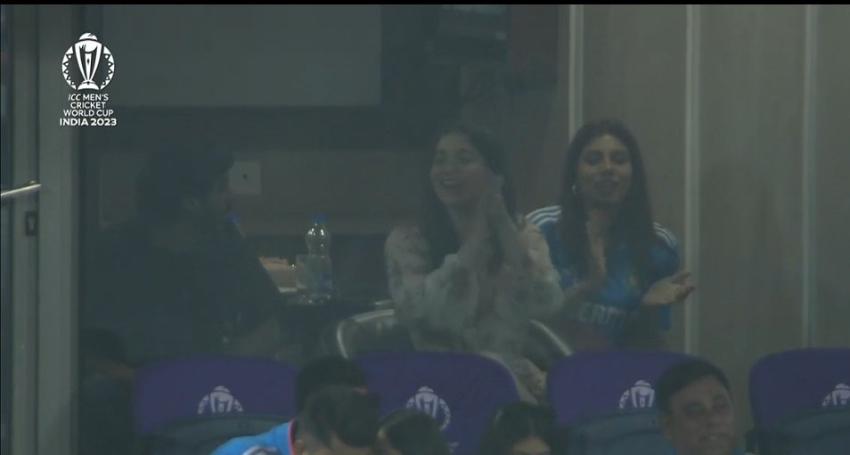 Sara Tendulkar cheering Shubman Gill's boundary.
