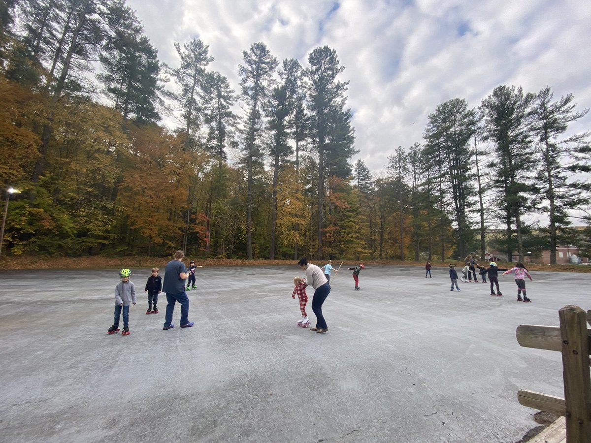 grcsuvt's tweet photo. Skate day for @ProctorElmVT at the Proctor Skating Rink! https://t.co/s23ryctheo