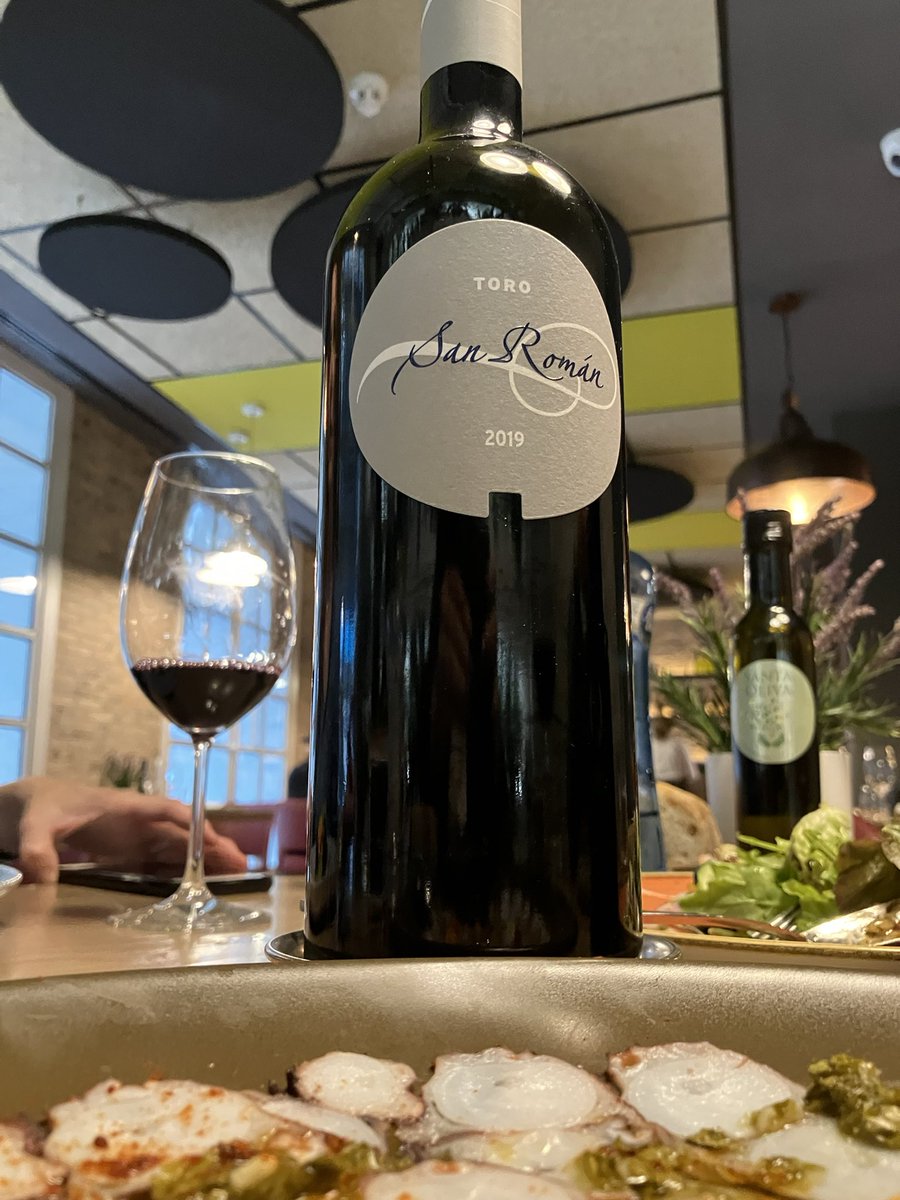 @bodegas_sanroman De los vinos que mejor representan los vinos de #dotoro 

Como siempre un placer comer en <a href="/cataloniahotels/">Catalonia Hotels & Resorts</a> 

🍷 San Román 2019
🍇 Tinta de toro
📌 Toro

#wine #winelover #vino #gastronomia #gastro #hotels #hoteles #madrid #vilaviniteca 
#dotoro #vinosdetoro
