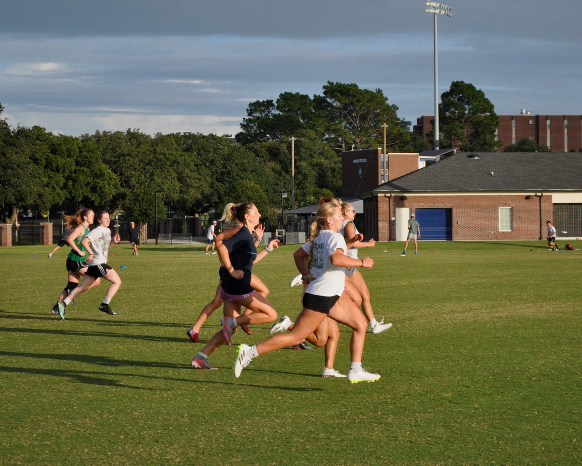 UNCWCampusRec's tweet photo. Thumbs up for our Sport Clubs 👍 We love seeing the Rec Fields full of activity 🏉 ⚽ 🥏 https://t.co/uNA28YpnOZ