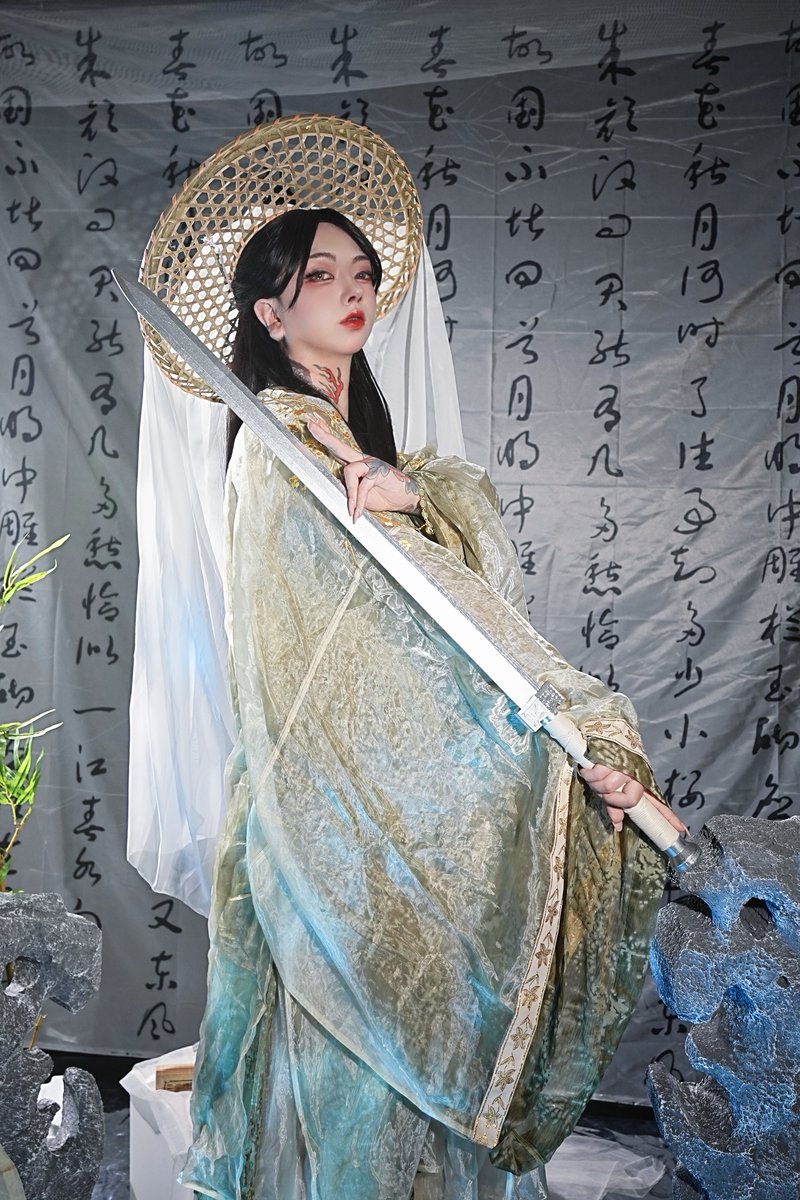 呵，今天我就是死，也不会臣服你们体修哪怕半点！一群头脑简单，四肢发达的猴子休想在我身上取得一点好处！揉碎桃花红满地，玉山倾倒再难扶...郎君...莫要忘了我... https://t.co/uNFrM2Ffie