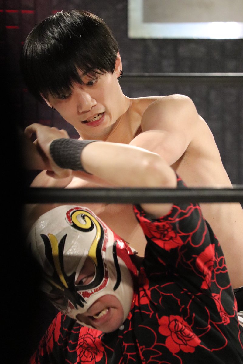tsubame0521's tweet photo. 2023.10.15
成り上がり自主興行
第一試合
タワラマチキッドJr選手vs Ben-P選手
#成りプロ
#成り上がりプロレス
#アマチュアプロレス成り上がり
#タワラマチキッドJr 選手
#Benp 選手
#蕨レッスル武道館 https://t.co/uRlCvlOByF