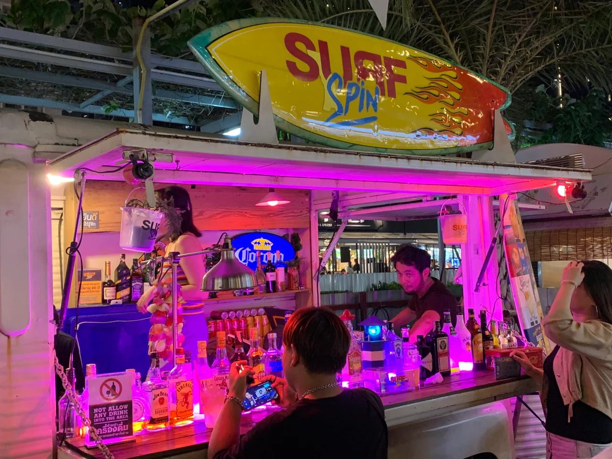 SlantedGaming's tweet photo. Night Market in Bangkok 🎊 https://t.co/PKBDAz8Fje