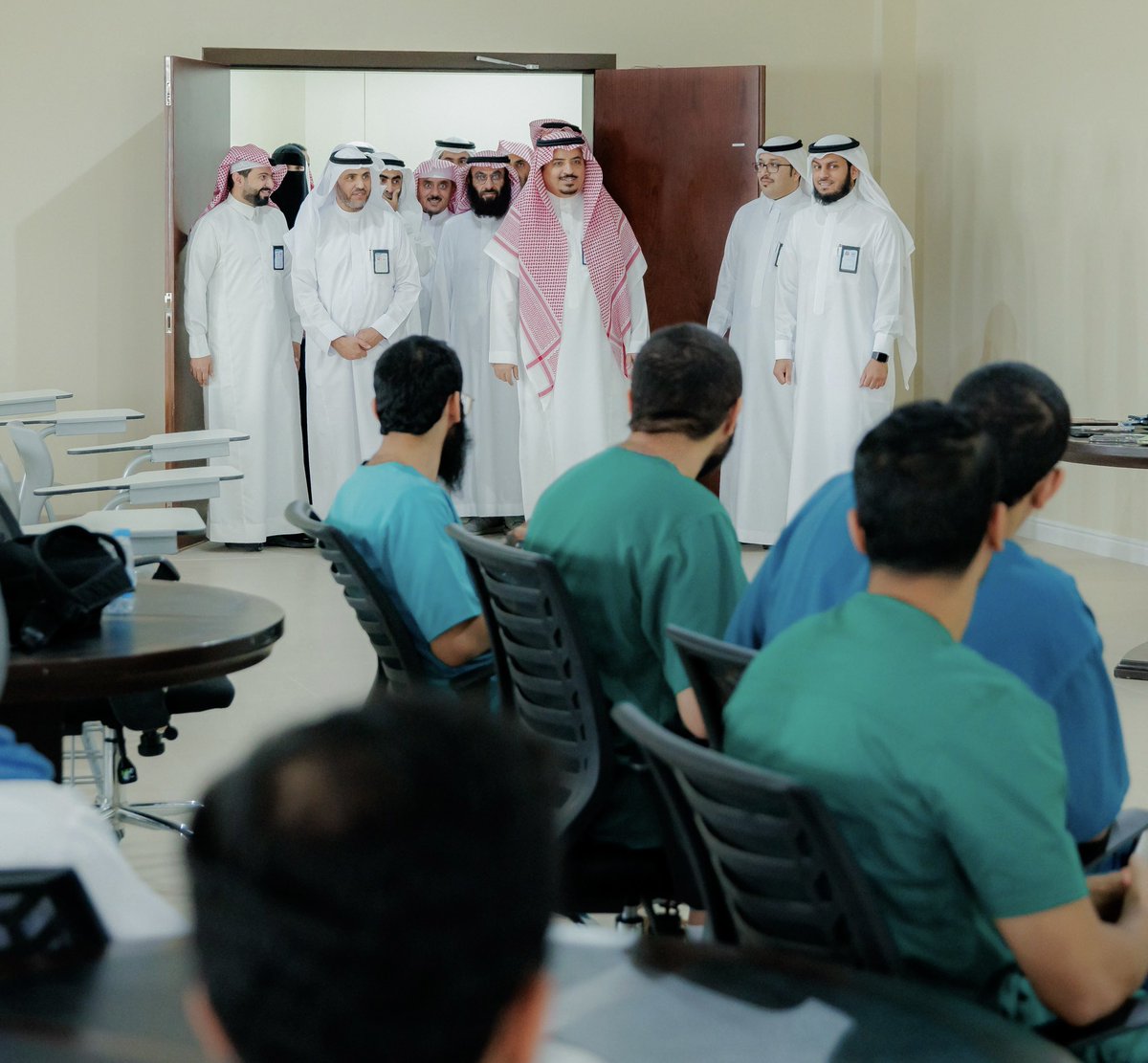 QassimUniv1's tweet photo. خلال زيارته لمباني الكليات الجديدة بمحافظة #عنيزة ..

معالي رئيس #جامعة_القصيم يتفقد مبنى كلية الطب والعلوم الطبية، وكلية الصيدلة، برفقة سعادة وكيل الجامعة، وأعضاء اللجنة الدائمة لمشروعات الجامعة. https://t.co/9w7MTQtiOB