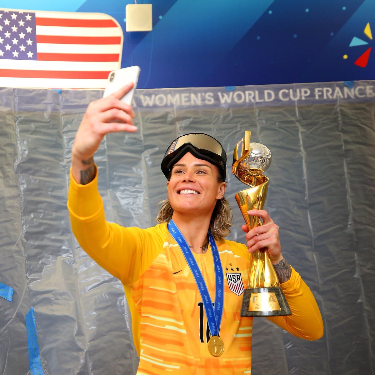 USWNT's tweet photo. Happy birthday to 2x World Cup champ @Ashlyn_Harris 🎂 https://t.co/5lxDjBxMM2