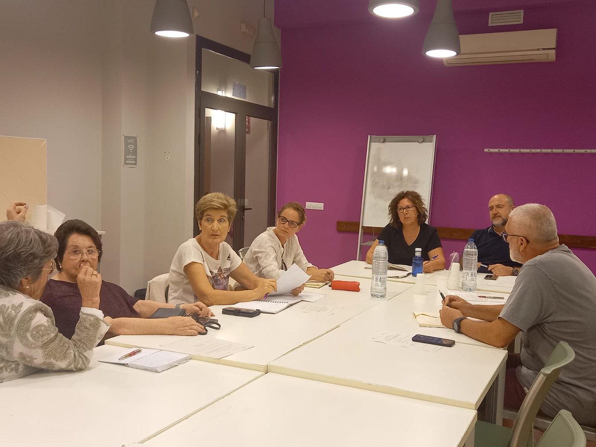 😊 La regidora de barri i de participació, Neus Cárdenas s'han reunit amb el Consell de barri de Vilafortuny! Al vostre costat, per escoltar-vos i potenciar els barris com cal!

#EsquerraCambrils #Cambrils