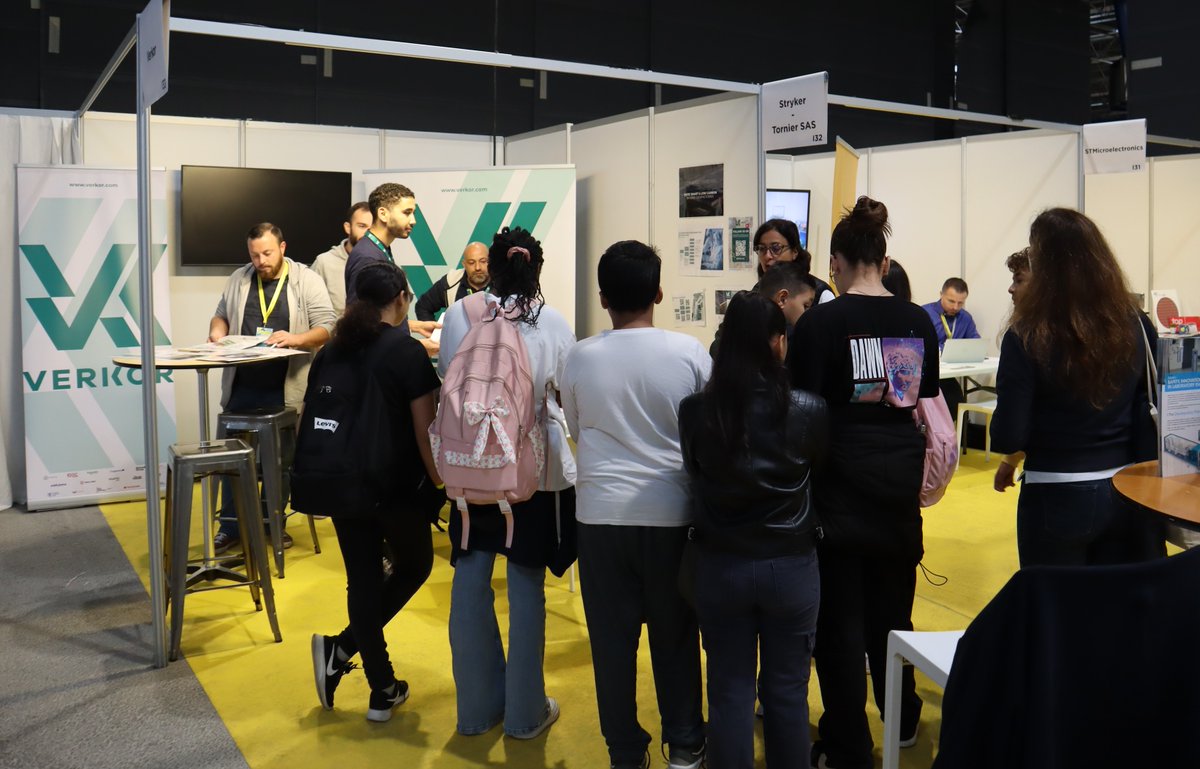 Belle affluence au #ForumDesMetiers  
Pour découvrir les #metiers, rechercher un #emploi  une #formation, ça continue cet après-midi à Alpexpo-Grenoble !
Scolaire ou adulte recherchant un avenir professionnel, vous êtes les bienvenus sur l’espace #industries 
 #WeLoveIndustrie