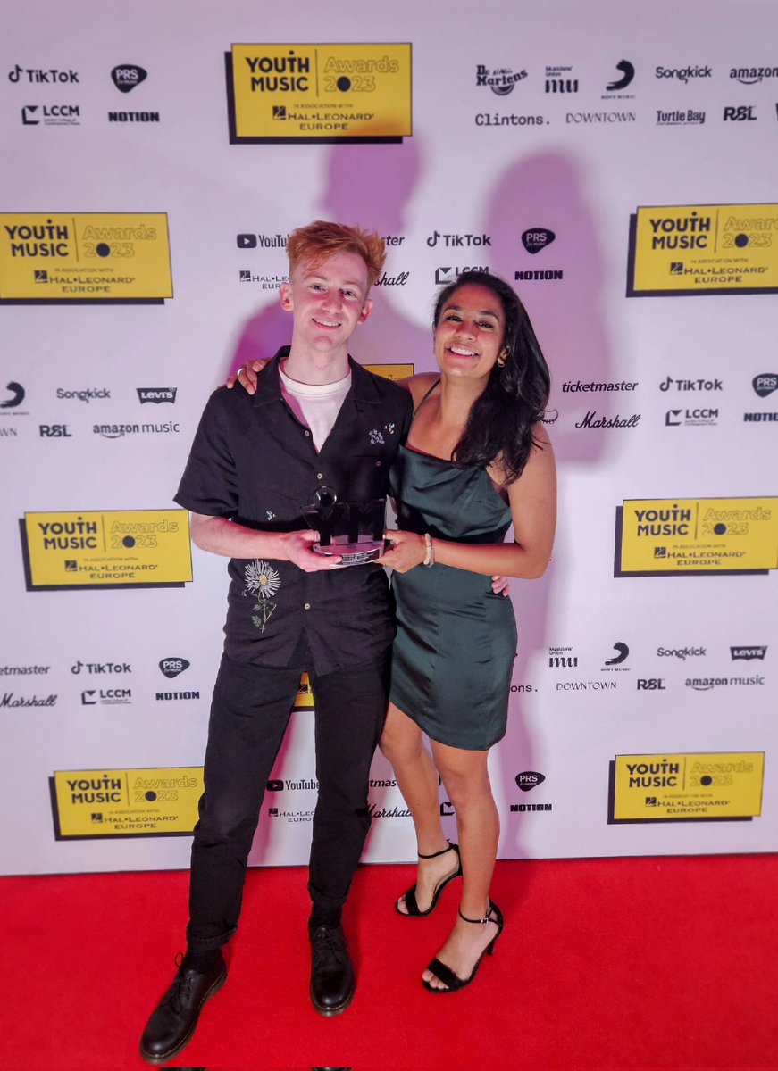 @Owain_Williams7 you smashed it 🤘🏽 B I G congrats and well deserved taking home the Rising Star Award (Industry) at @YouthMusic last night 🏴󠁧󠁢󠁷󠁬󠁳󠁿 See you at @songkick soon 🌟