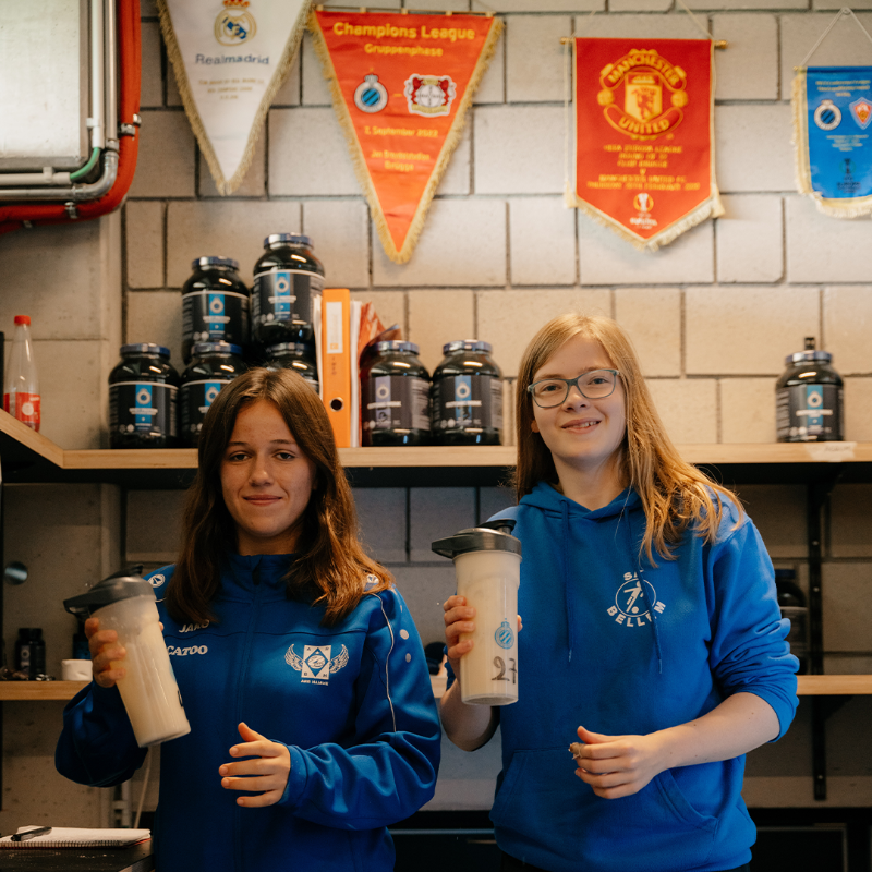 ClubBruggeFound's tweet photo. Op de #YOUCA Action Day draaiden vandaag vijf studenten mee op Jan Breydel &amp; in het Basecamp! 🙌

Het loon dat ze verdienden gaat integraal naar een jongerenproject in Senegal! 💪🇸🇳